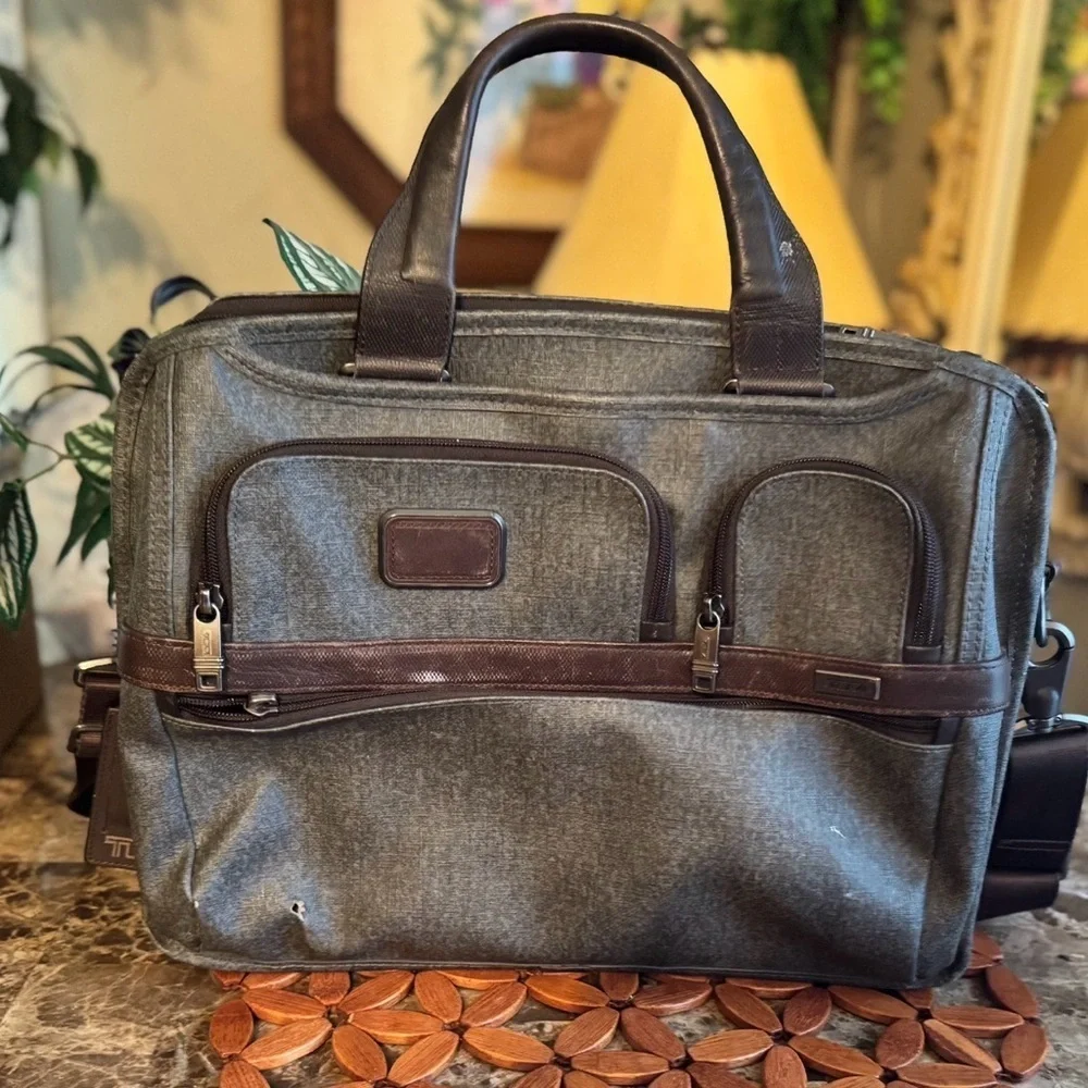 TUMI Alpha 2 Expandable Organizer Computer Brief Laptop Bag – Earl Grey